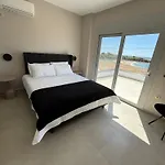 Βίλα White Three Bedroom *