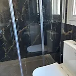 White Three Bedroom Μηνιά