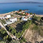 White Three Bedroom * Μηνιά