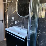 Вилла White Three Bedroom *