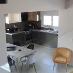 White Three Bedroom Миния
