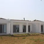 Вилла White Three Bedroom *