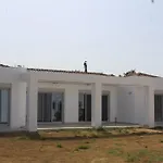 Вилла White Three Bedroom Миния
